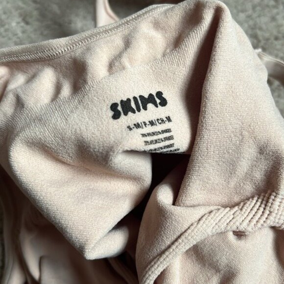 Skims S/M Sculpting Thong Compression Slimming Bodysuit Light Mica NWOT $70 - Picture 3 of 7